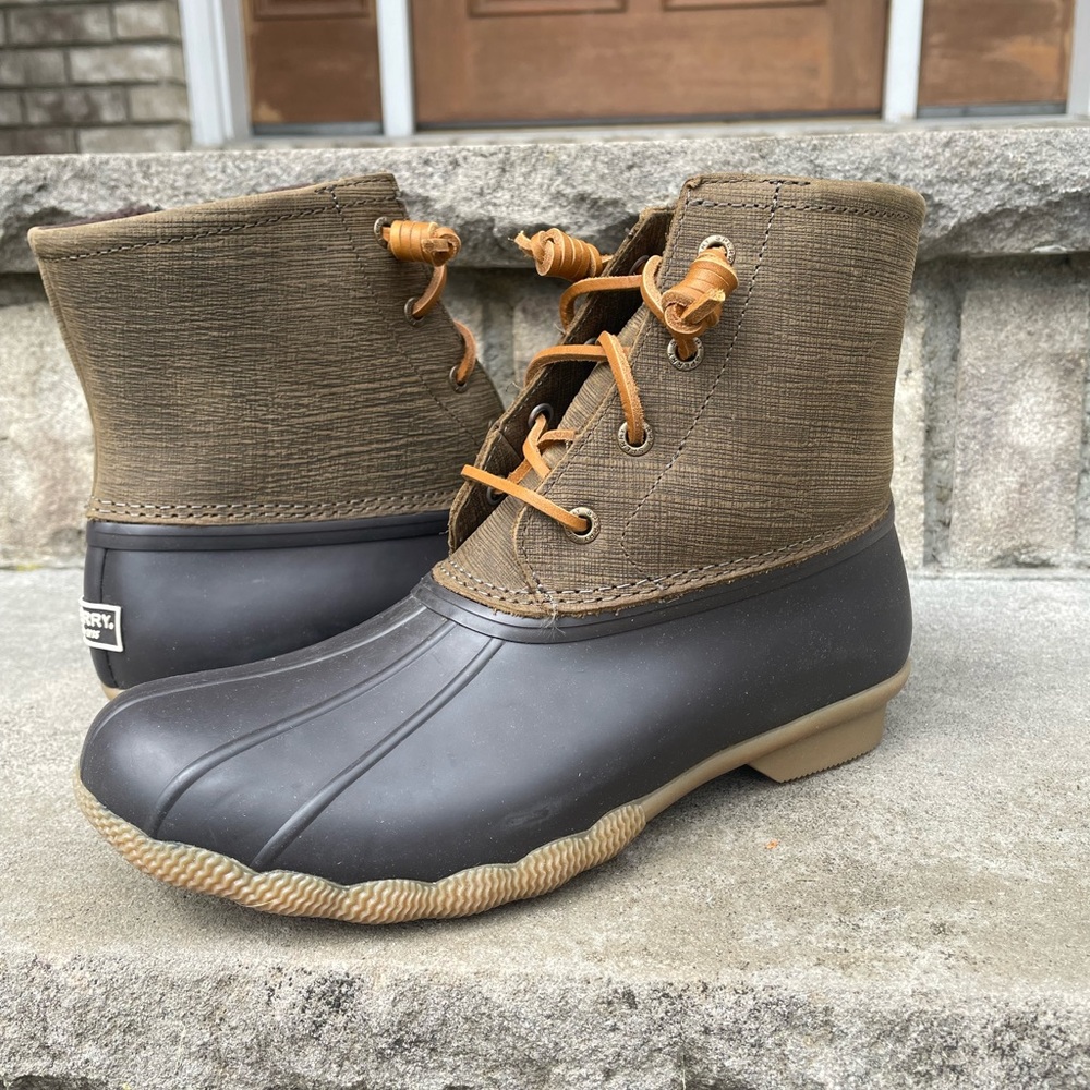 SPERRY SALTWATER 8 Women's Outdoor Rain Boot Brown Waterproof Preppy Casual NEW